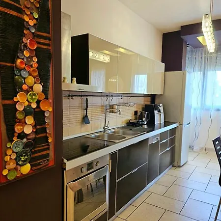 Center Easy_luxury טיראנה